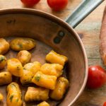 NHOQUE DE BATATA DOCE COM MANTEIGA E SÁLVIA